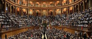 Pizzarotti a Renzi: niente Teatro Regio per eventi elettorali, cambia posto