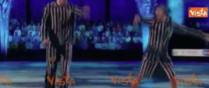 La danza dell’Olocausto mette nei guai la moglie del portavoce di Putin (video)