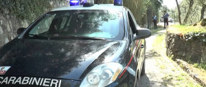 Schiaffi al marito, pistola in bocca alla moglie: un’altra rapina in villa da incubo