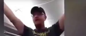 Fan di Trump insulta Hillary. Cacciato da tutti i voli Delta Airlines (video)