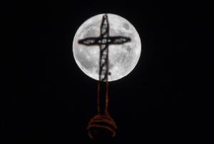 La superluna come si è vista a Genova
