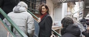 Boldrini rischia il capitombolo all’arrivo a Napoli: “Stavo per saltare” (VIDEO)