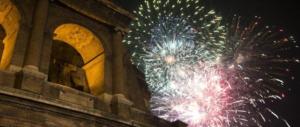Capodanno, la lunga notte di feste e arresti finisce col tuffo di Mister Ok