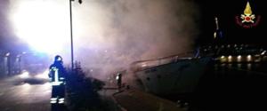 L'incendio sullo yacht ormeggiato a Loano: 3 vittime