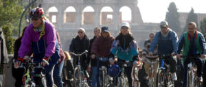 Roma, riecco le inutili domeniche ecologiche: stop ad auto e motorini