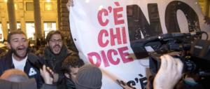 Un altro blitz a Palazzo Chigi: «Renzi se ne deve andare a casa»