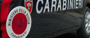 “Spaccata” con bombole e tombini contro le vetrine: arrestati 3 rapinatori