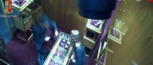 Arrestato ladro napoletano, rubò un orologio da 60.000 euro a via Condotti (video)