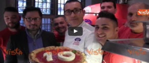 E lo chef dedica a Maradona una pizza. Numero 10 ovviamente (Video)