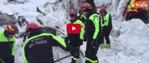 Rigopiano, salvi nella notte altri 4 superstiti. Ma l’hotel restituisce pure 2 vittime (video)