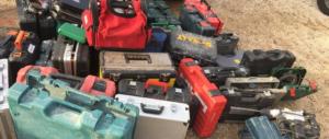 Zingari sorpresi a rubare un furgone tentano di travolgere i poliziotti (fotogallery)
