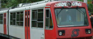 Napoli, sui treni della Circumvesuviana continue aggressioni. L’Eav: è guerra