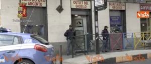 Torino, chiusi otto “compro oro”: le colf rubavano oggetti di valore (video)