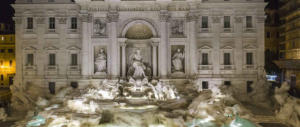 Il bagno nella Fontana di Trevi costa 450 euro di multa a due canadesi
