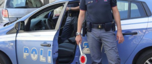 Scoperti dopo un furto accoltellano un agente: presi tre sudamericani