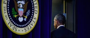 Fino all’ultimo giorno Obama non accetta la sconfitta e attacca Trump