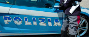 Torino, mamma accoltella il figlio di 7 anni e si lancia dal balcone. Grave il piccolo