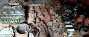 Beni archeologici rubati e nascosti in un centro di fisioterapia: due arrestati