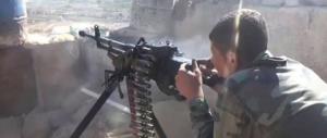 Siria, l’Isis attacca a est: violenti combattimenti con l’esercito regolare