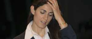 Un “vaffa” per la Raggi. Grillini pronti a staccare la spina alla sindaca di Roma