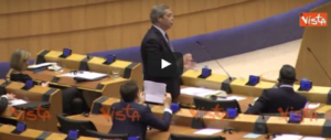 Farage contro i “nemici” di Trump: «Dov’eravate quando Obama…» (video)