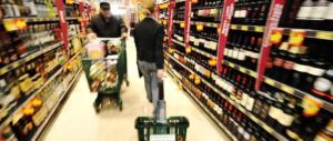 Presa la ladra seriale dei supermarket: i carabinieri le presentano il conto