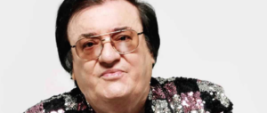 Morto Leone Di Lernia, cantante trash famoso per le “cover” scurrili (video)