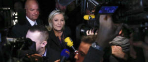 Contro Marine Le Pen lo stesso plotone che spara su Trump, Putin e Brexit