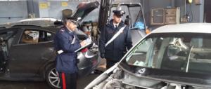Carabinieri sorprendono ladri d’auto intenti a smontarle per venderne i pezzi