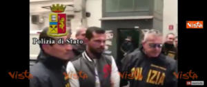 Ferì una bambina: arrestato “occhi azzurri”, braccio armato dei clan (video)