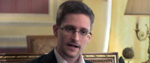 Mosca potrebbe consegnare Snowden a Trump come “segno di pace”