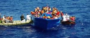 Migranti, il centrodestra all’attacco delle Ong: «Chi arma la loro flotta?»