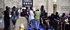 Milano, è allarme: tubercolosi e scabbia per migliaia di clandestini
