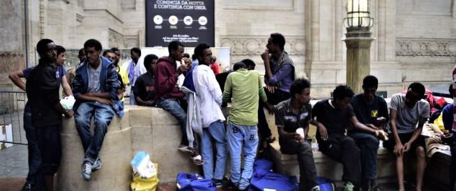 Milano, la questura scopre il problema immigrazione: maxi blitz in ... Questura immigrazione