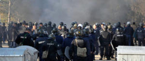 Francia, non si placa la furia delle banlieues dopo le violenze a Theo L.