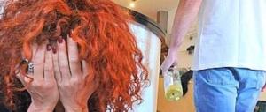 Tunisino pesta la moglie italiana in strada: la donna salvata dai carabinieri