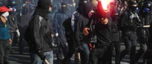 Il web si scatena contro i black bloc: «Mandiamogli i cinghiali contro»