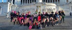 Femministe smutandate al Vittoriano. Che dicono i ministri Minniti e Pinotti?