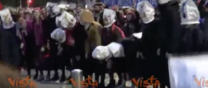 Senza mutande davanti al Pirellone: l’8 marzo secondo le kompagne (video)