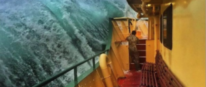 Onda enorme contro il traghetto: la foto dell’anno è di un marinaio (gallery)