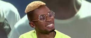 Bello Figo alla De Filippi: «Portami con te sul trono e vedrai…»