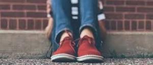 «Sei una secchiona», e giù cartelle in faccia e botte: il racconto della vittima