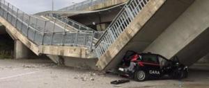 Italia dei disastri: crolla a Fossano un cavalcavia su un’auto dei carabinieri