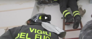 Incendio in una scuola elementare a Rimini. L’intervento dei Vigili del fuoco (video)