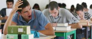 Ritorno a scuola, ecco le frasi da non dire ai propri figli: «Studia, fallo per me…»
