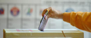 Sondaggi, il centrodestra unito batte tutti. Arretrano Pd e M5s