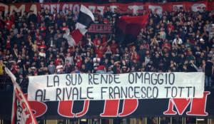 Anche i tifosi milanisti con Totti
