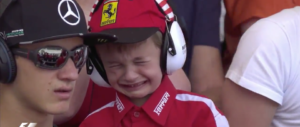 Ferrari, il pianto del piccolo fan che ha commosso il mondo (video)