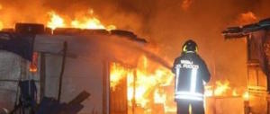 Rogo del camper: non è odio razziale, forse il crimine maturato tra i rom (video)