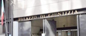 Diffondono foto hot di una minorenne su Fb: condannati figli e genitori